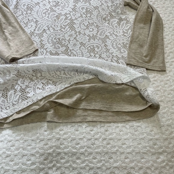 Liz Claiborne Cream Color Women's shirt ~ Size Medium ~ casual and comfy - Picture 6 of 8